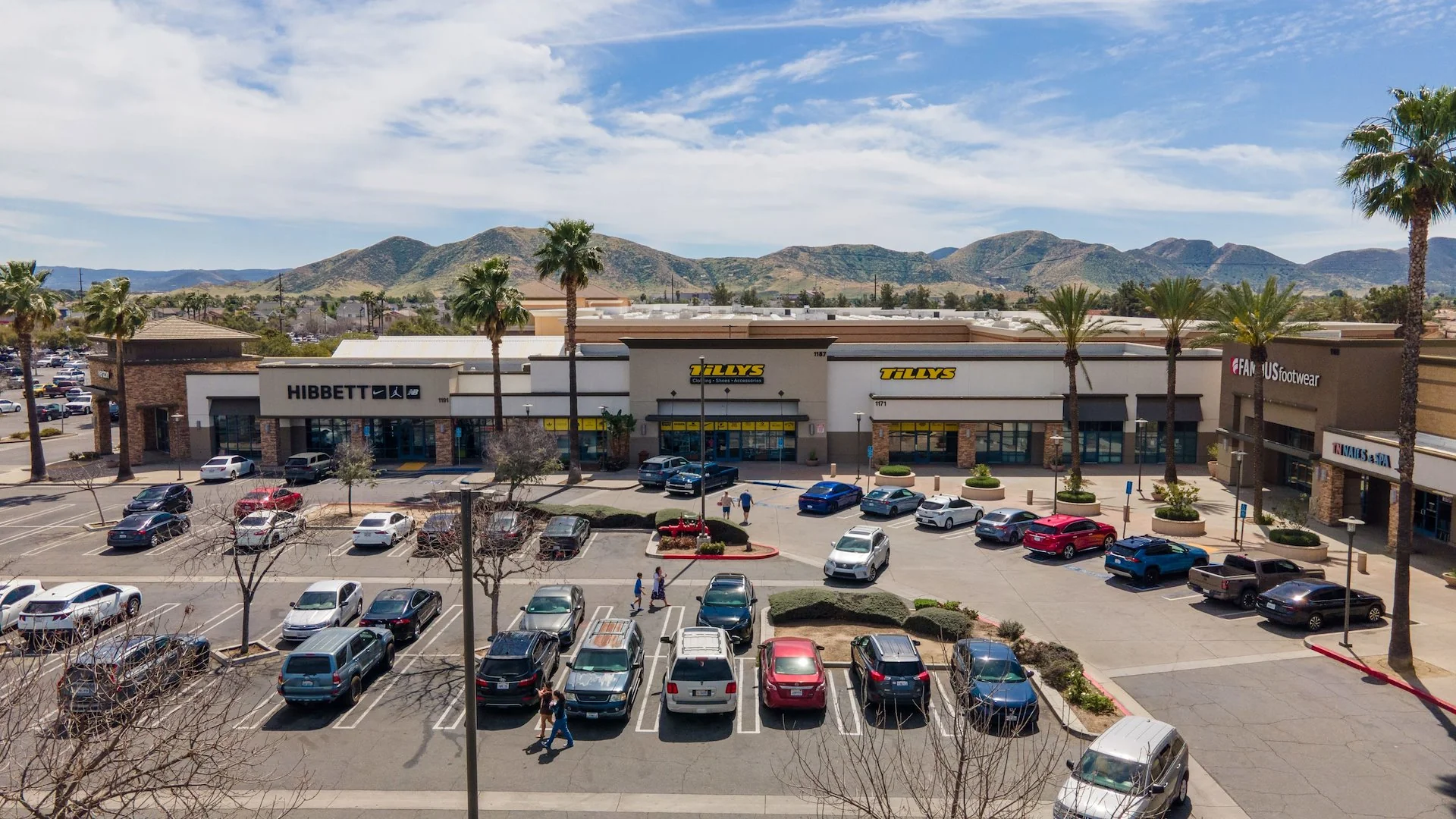 Page Plaza — Sale in Hemet, CA, photo 2 of 5