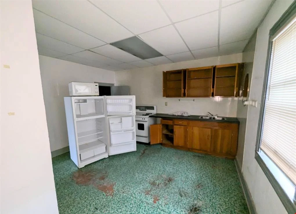 611 Margaret St — Sale in Pekin, IL, photo 5 of 8