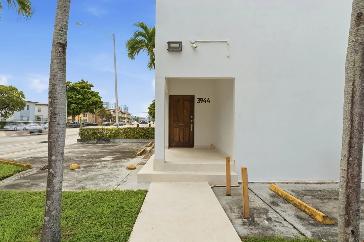 Freestanding Dental Building | Owner-User Opportunity — Sale in Coral Gables, FL, photo 3 of 8