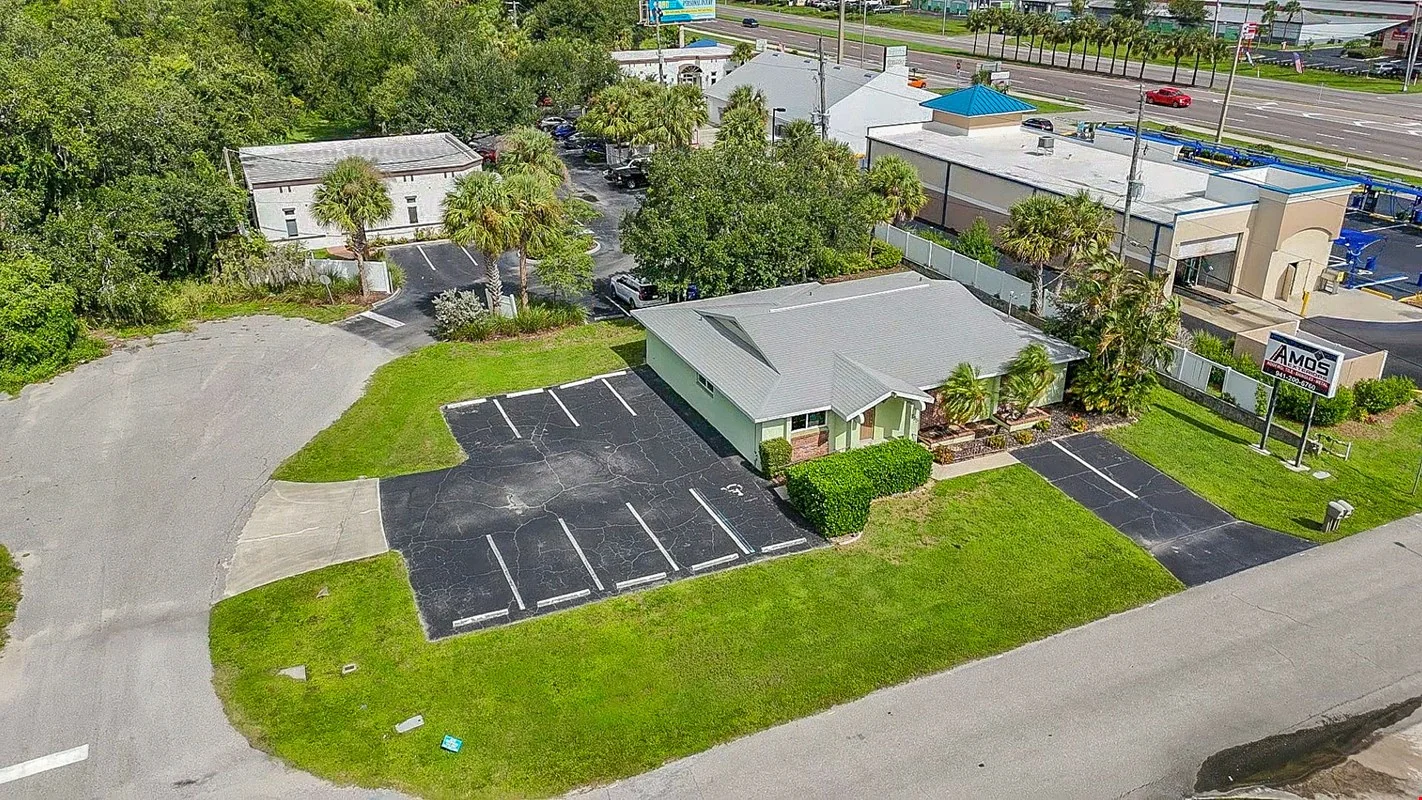 795 CRESTVIEW CIR NW — Sale in Port Charlotte, FL, photo 2 of 8