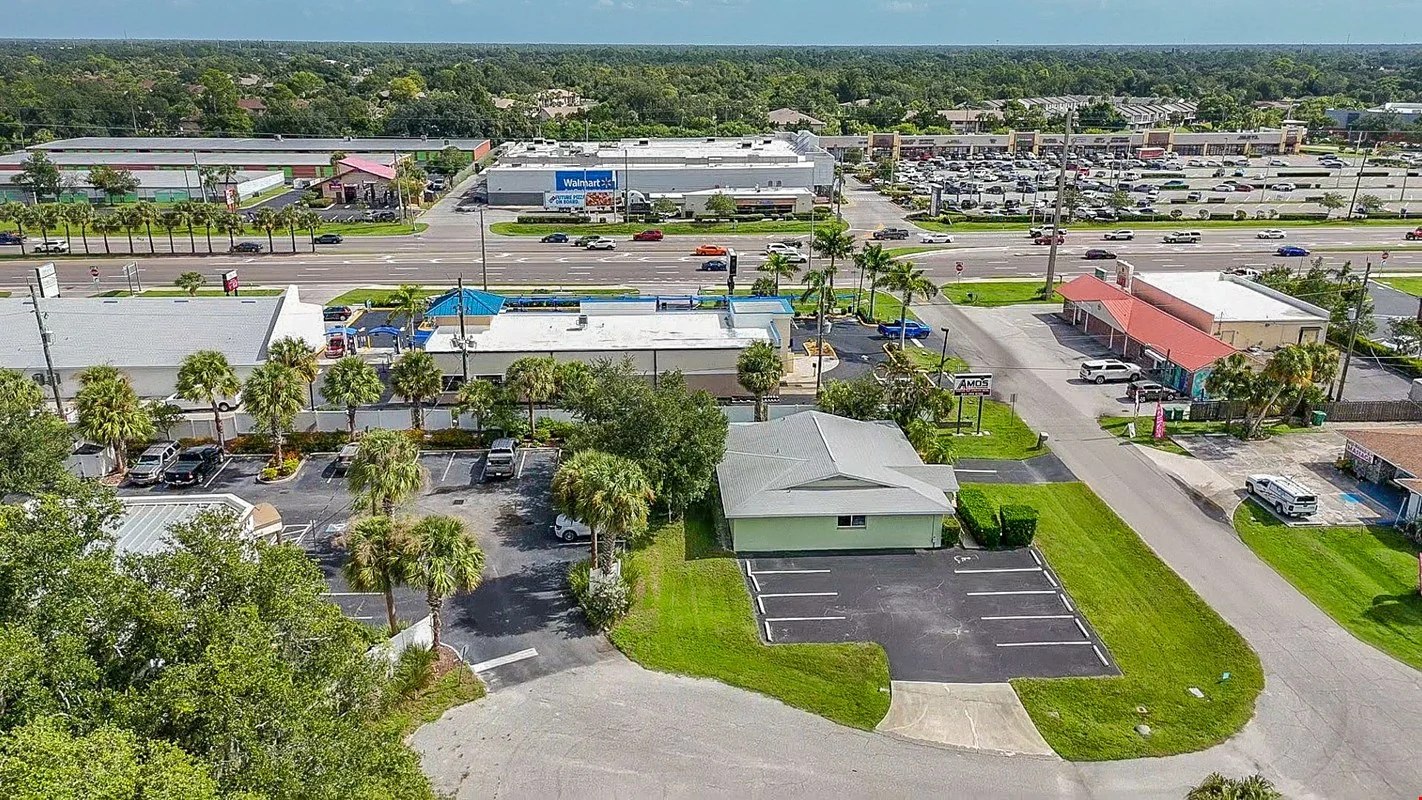 795 CRESTVIEW CIR NW — Sale in Port Charlotte, FL, photo 3 of 8