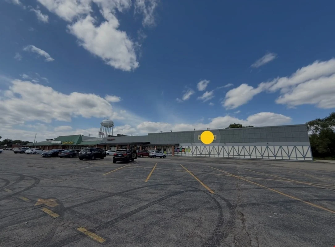 A right-sized pad in a downtown that's filling up — Lease in Mundelein, IL, photo 2 of 8