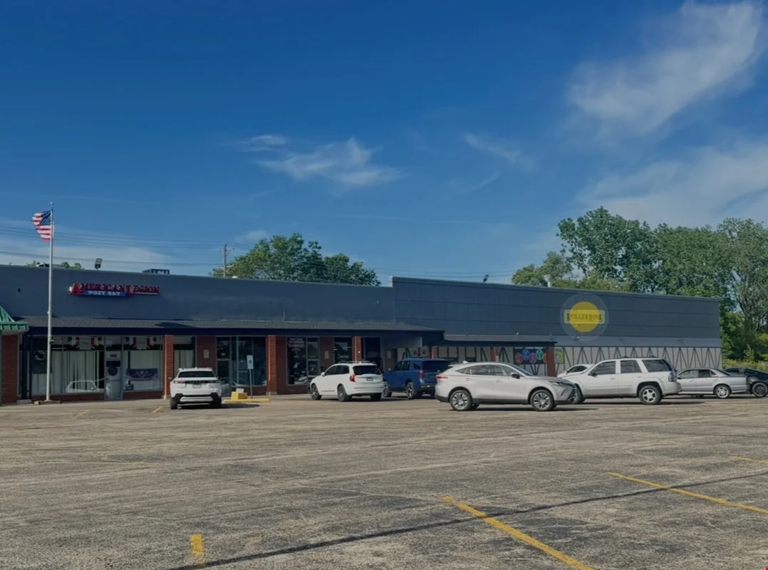 A right-sized pad in a downtown that's filling up — Lease in Mundelein, IL, photo 3 of 8