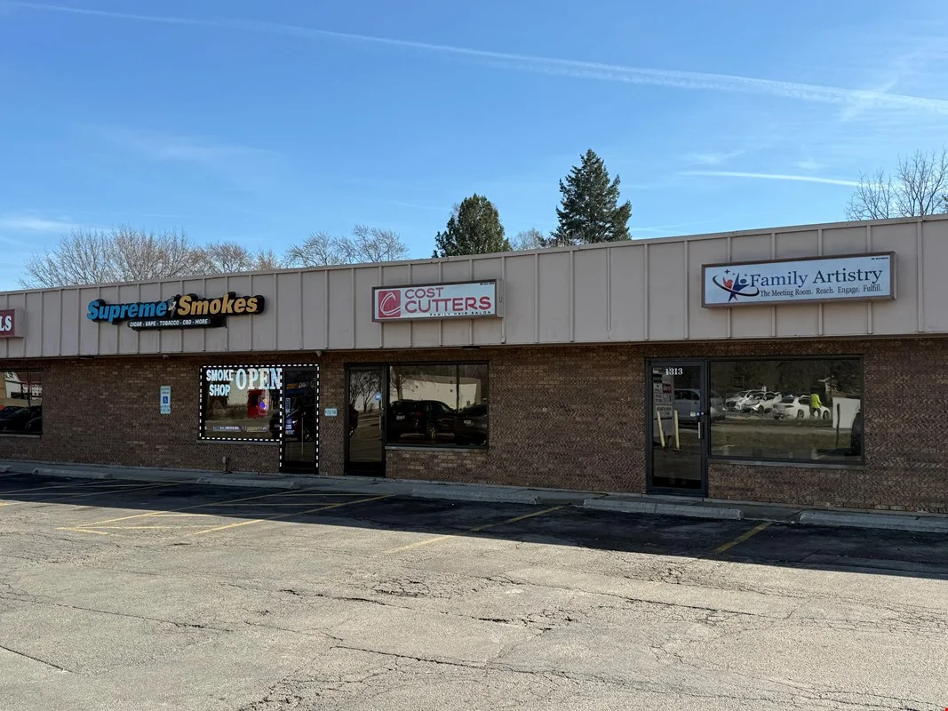 Built-out retail across from Jewel-Osco — Lease in Zion, IL, photo 2 of 2