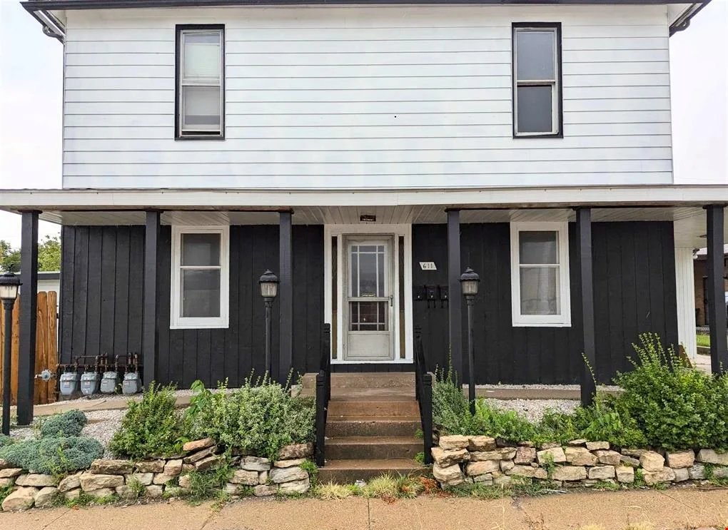 611 Margaret St — Lease in Pekin, IL, photo 3 of 8