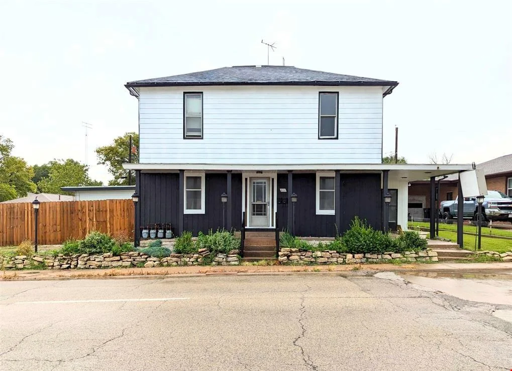 611 Margaret St — Lease in Pekin, IL, photo 7 of 8