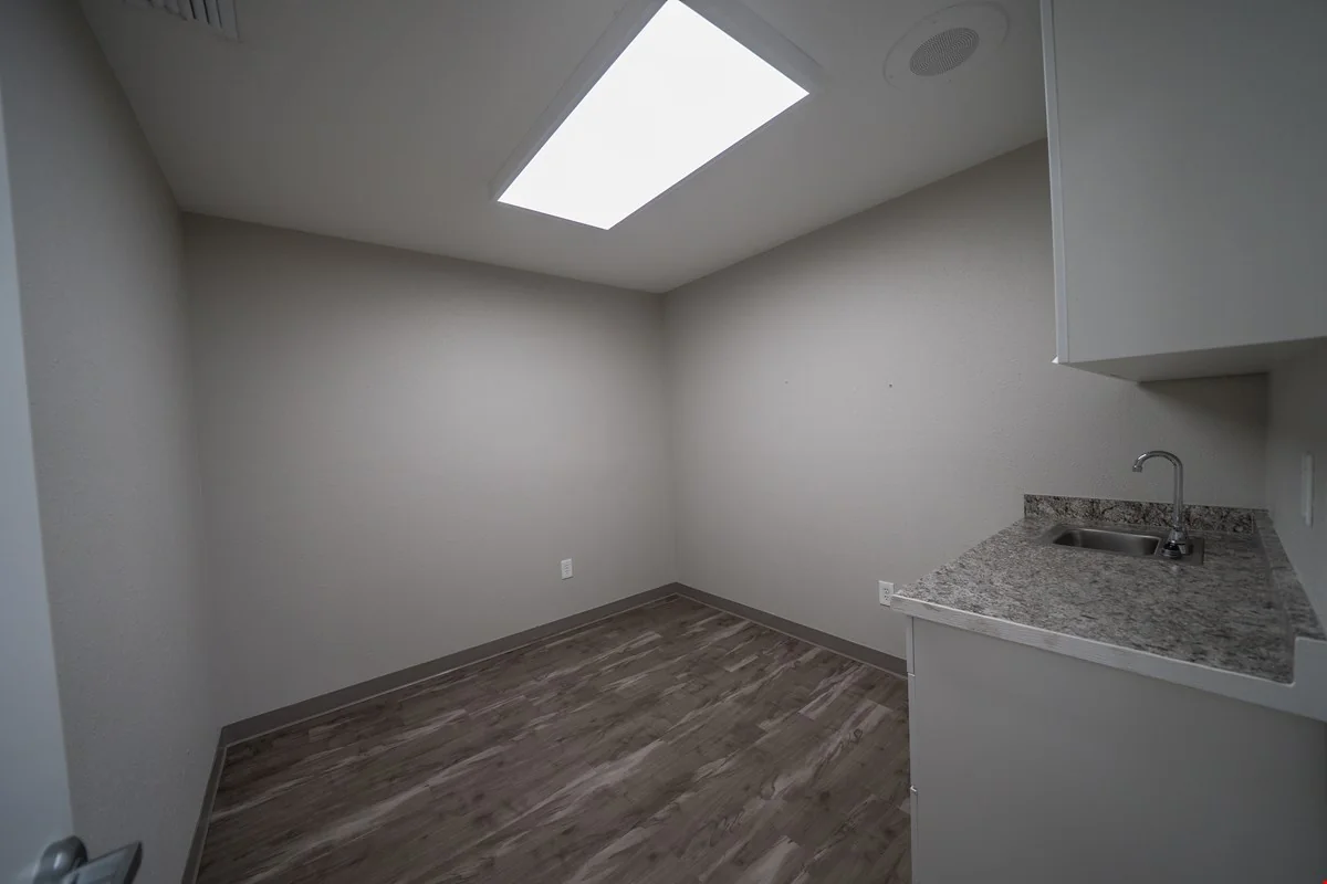 1675 Tamiami Trail - Bldg #5 — Lease in Port Charlotte, FL, photo 4 of 8