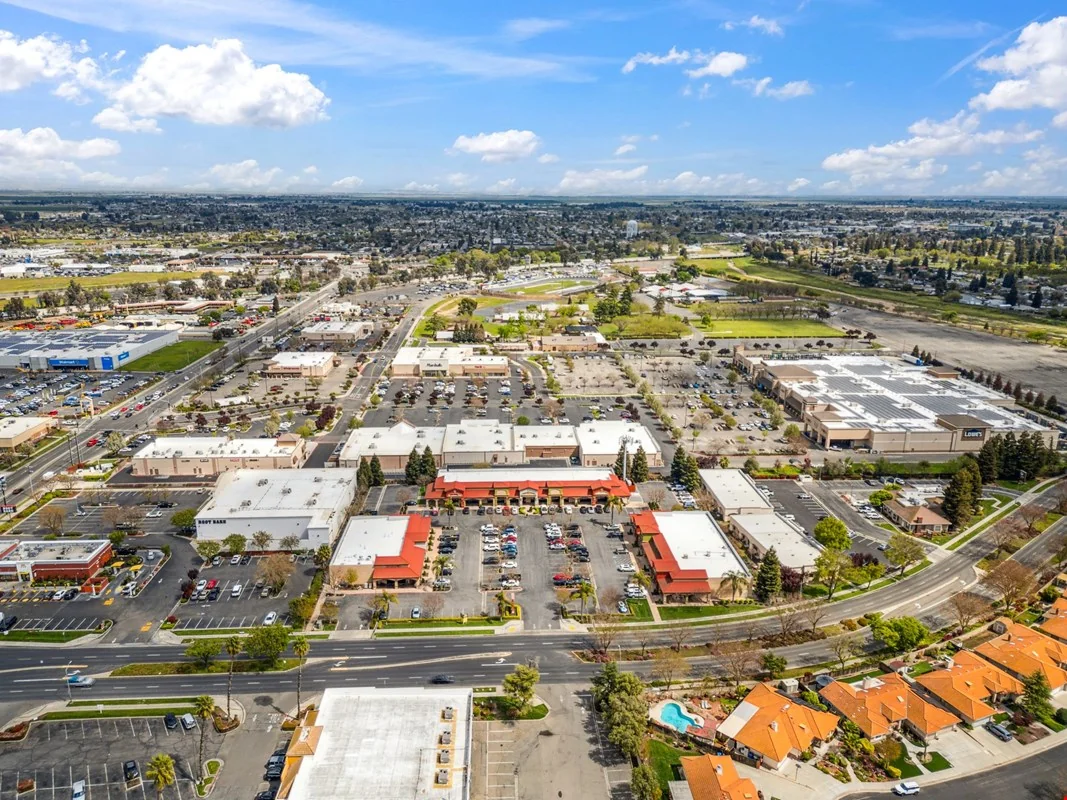 1663/1643 N Schnoor Ave — Lease in Madera, CA, photo 1 of 6
