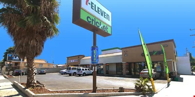 Signalized Corner Shopping Center — Sale in Los Angeles, CA, photo 3 of 4