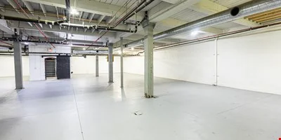 3251 Fox St Philadelphia, PA 19140 — Lease in Philadelphia, PA, photo 2 of 8