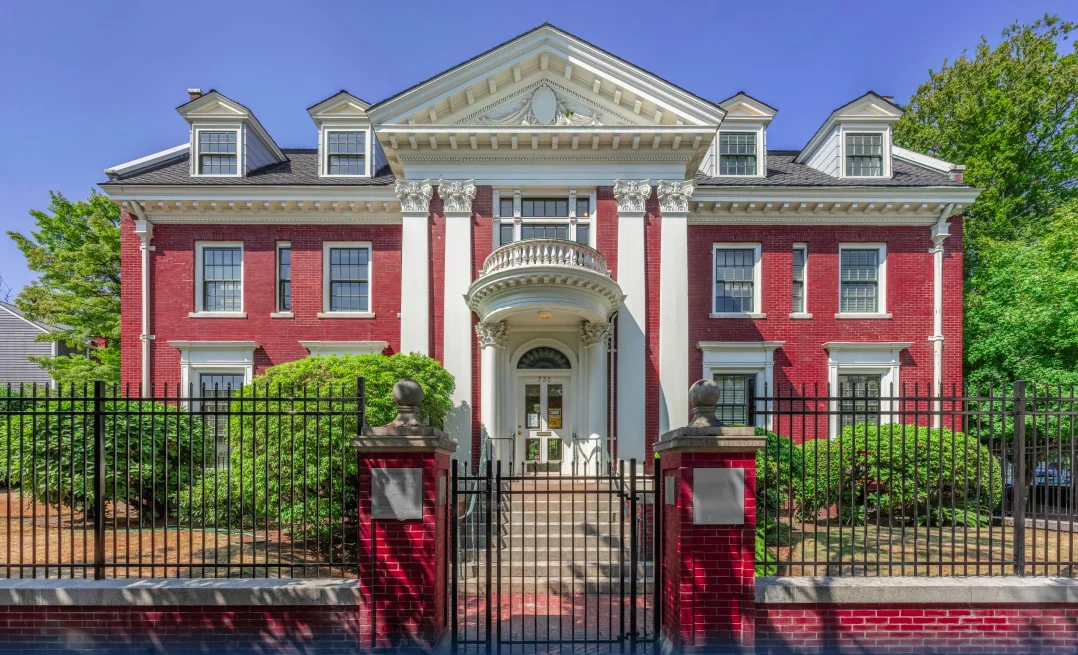 Abbott L. Mills House — Sale in Portland, OR, photo 1 of 8