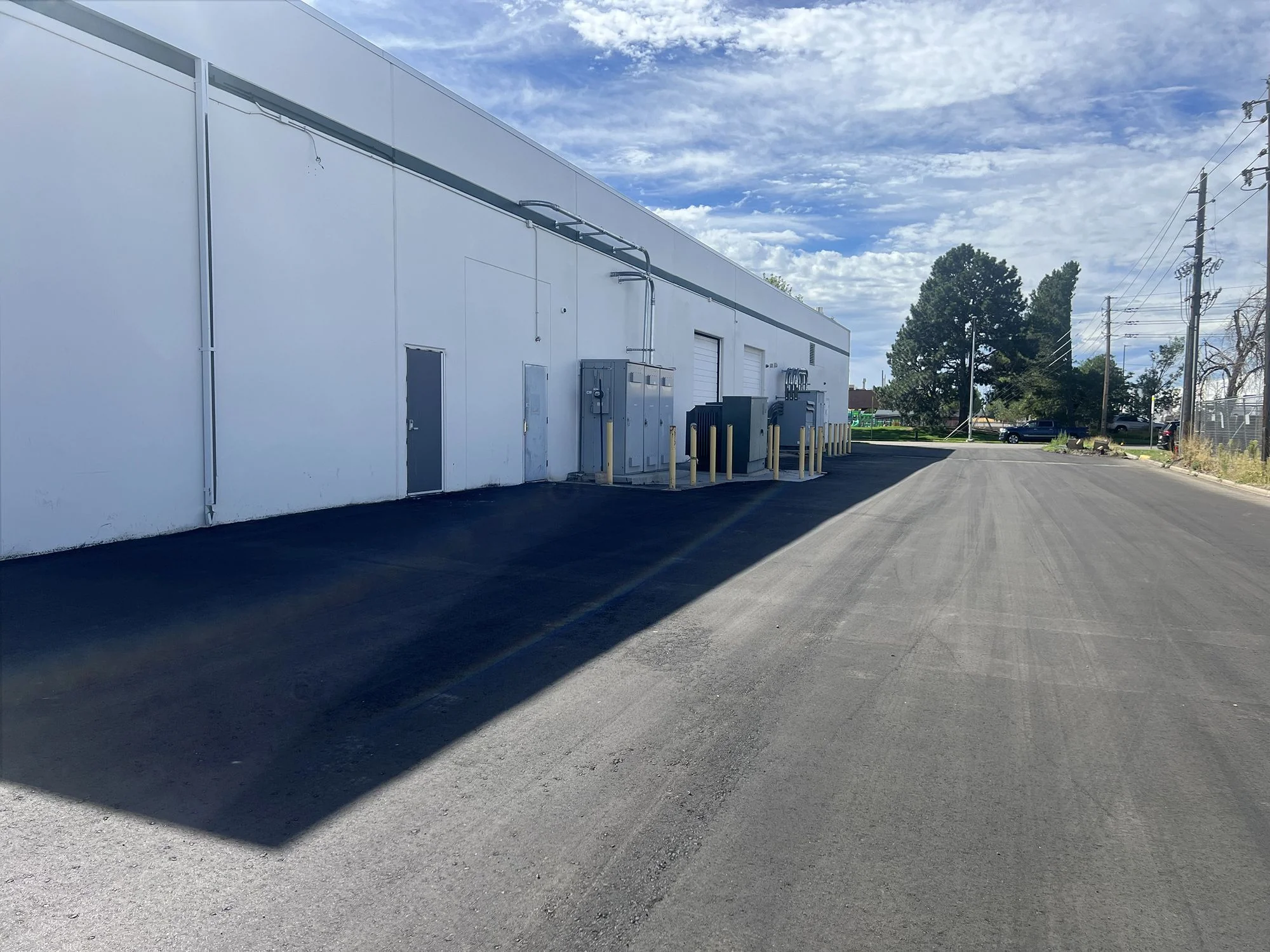 Renovated office/warehouse with heavy power — Sale in Denver, CO, photo 4 of 4