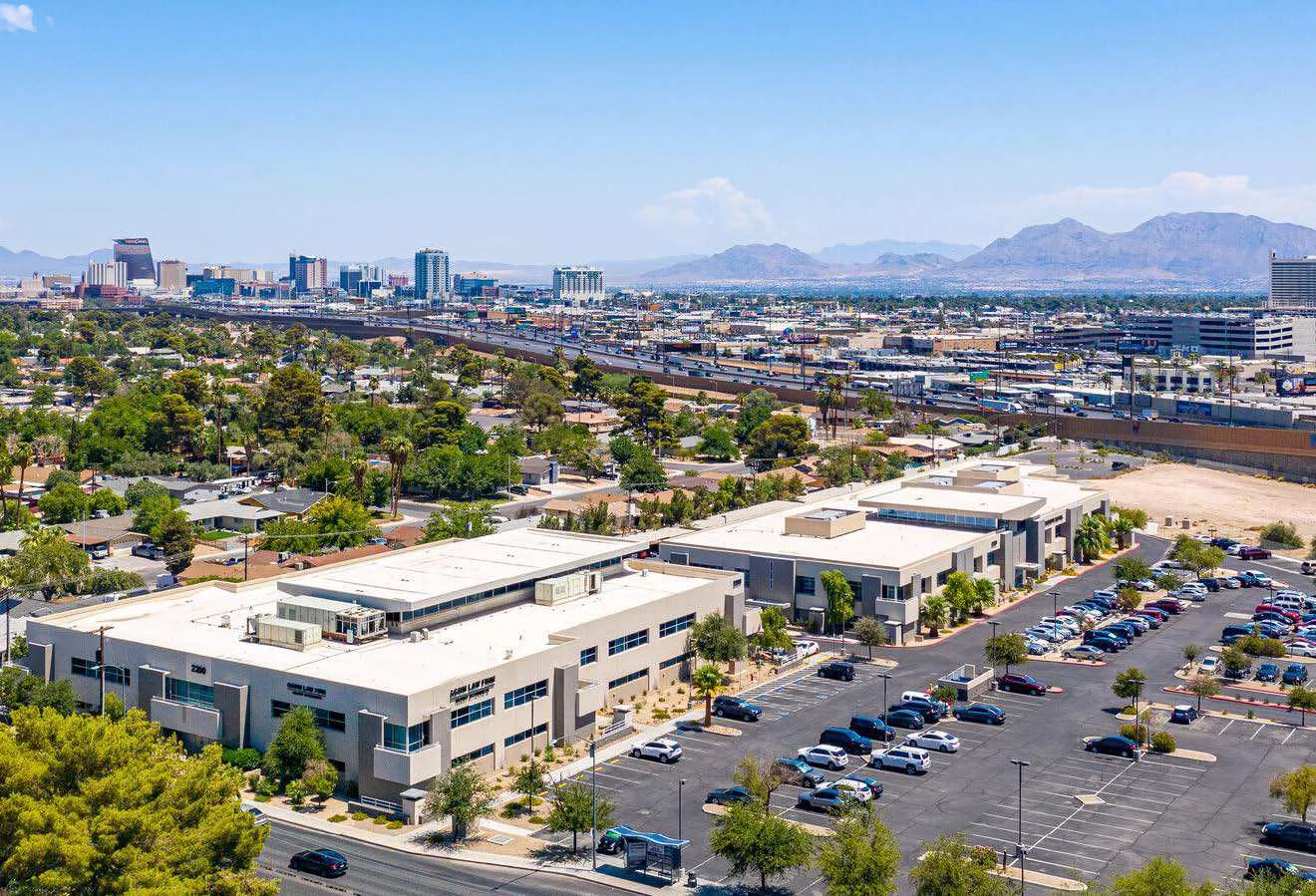 Sahara Rancho — Lease in Las Vegas, NV, photo 1 of 2