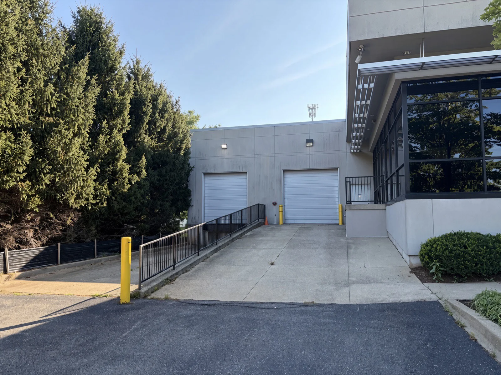 Industrial in Jeffersontown, KY — Lease in Jeffersontown, KY, photo 1 of 4