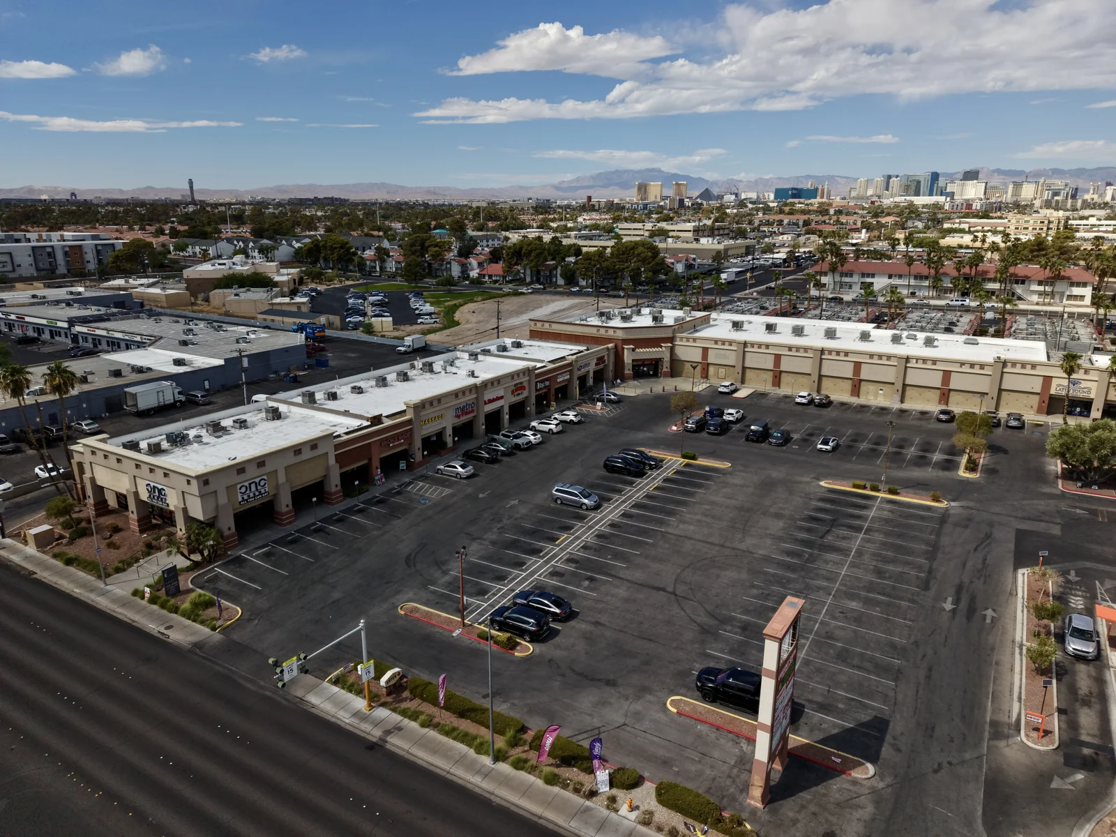 Retail in Las Vegas, NV — Lease in Las Vegas, NV, photo 1 of 8