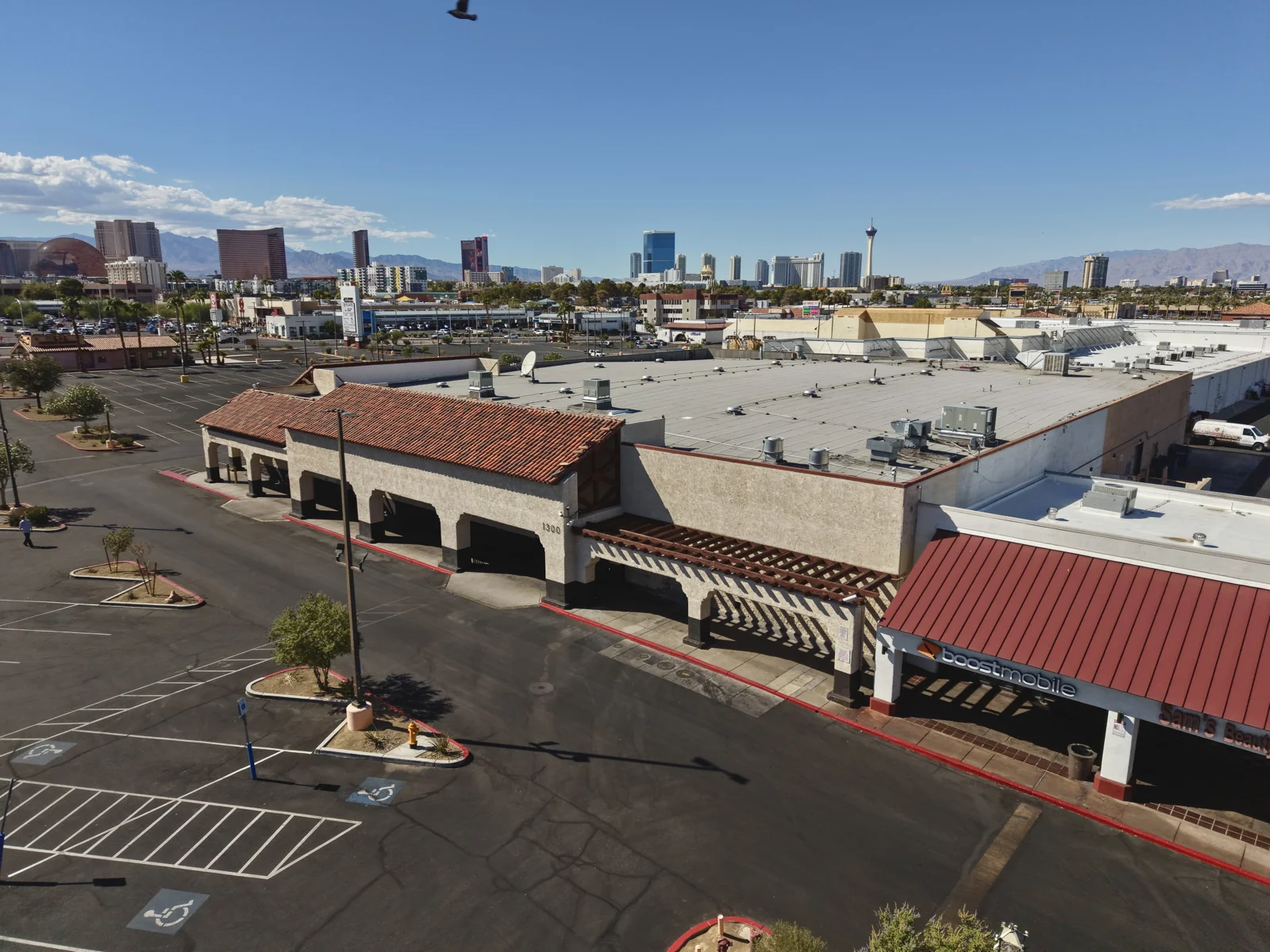 Retail in Las Vegas, NV — Lease in Las Vegas, NV, photo 5 of 8
