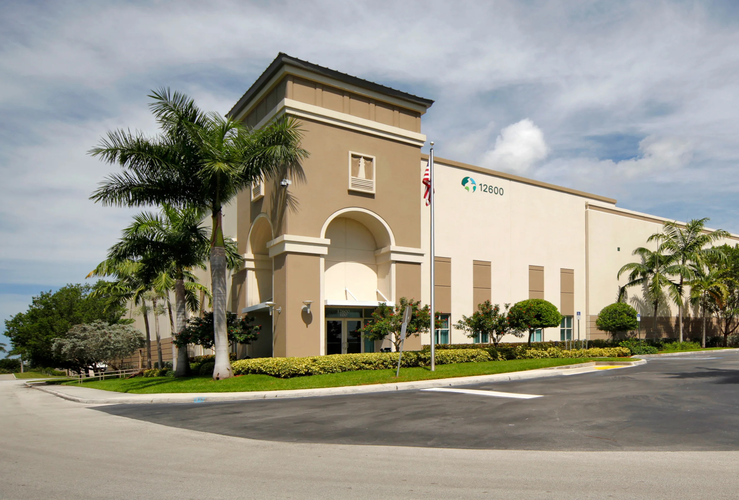 Prologis Beacon Lakes 12 — Lease in Miami, FL, photo 1 of 8