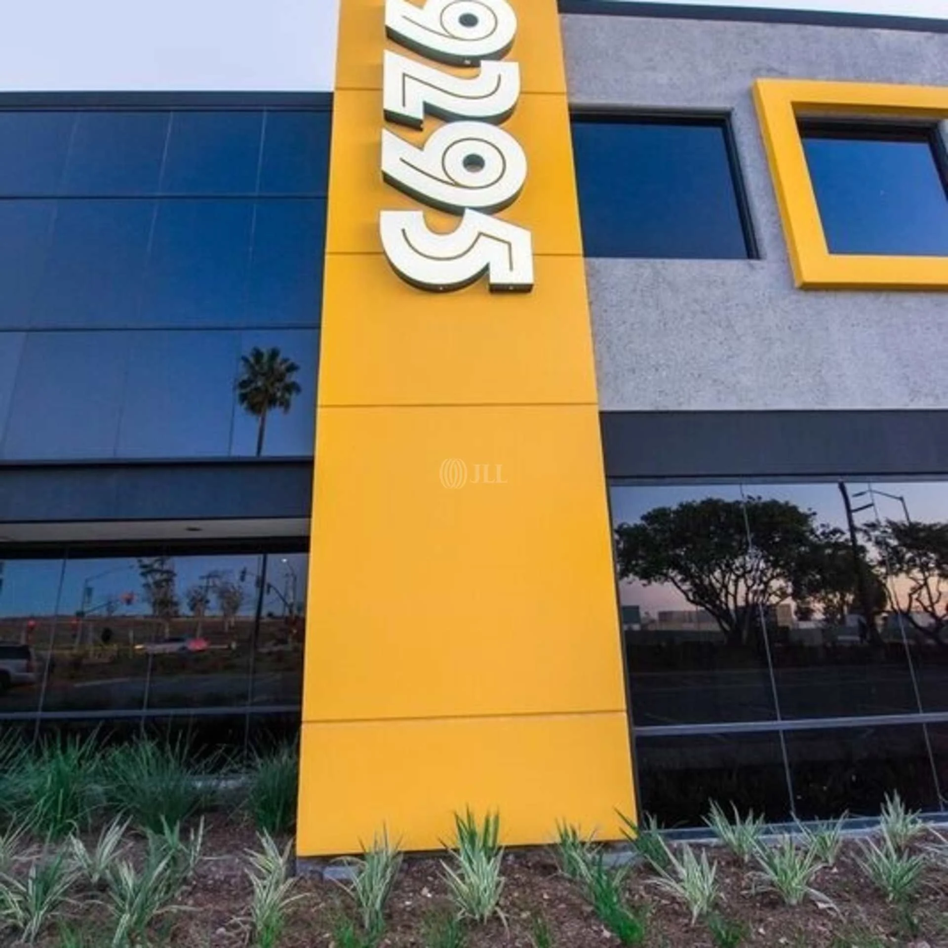 Frontera Business Park - Bldg 8 — Lease in San Diego, CA, photo 3 of 4