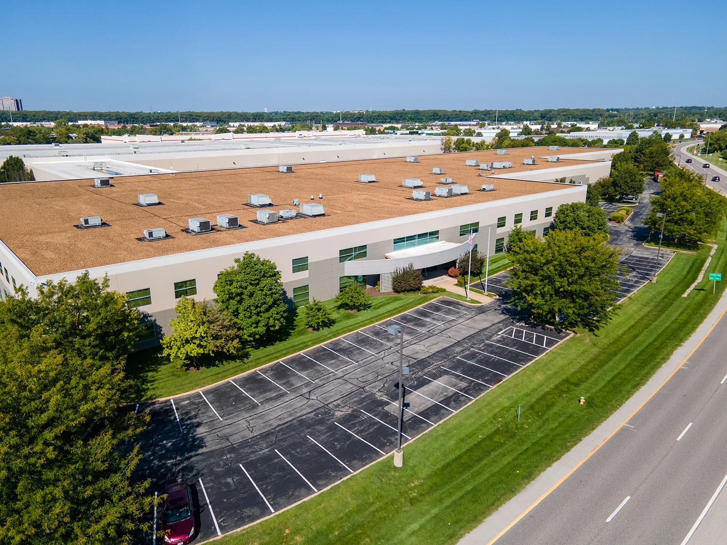 13600 Shoreline Dr — Lease in Earth City, MO, photo 3 of 8