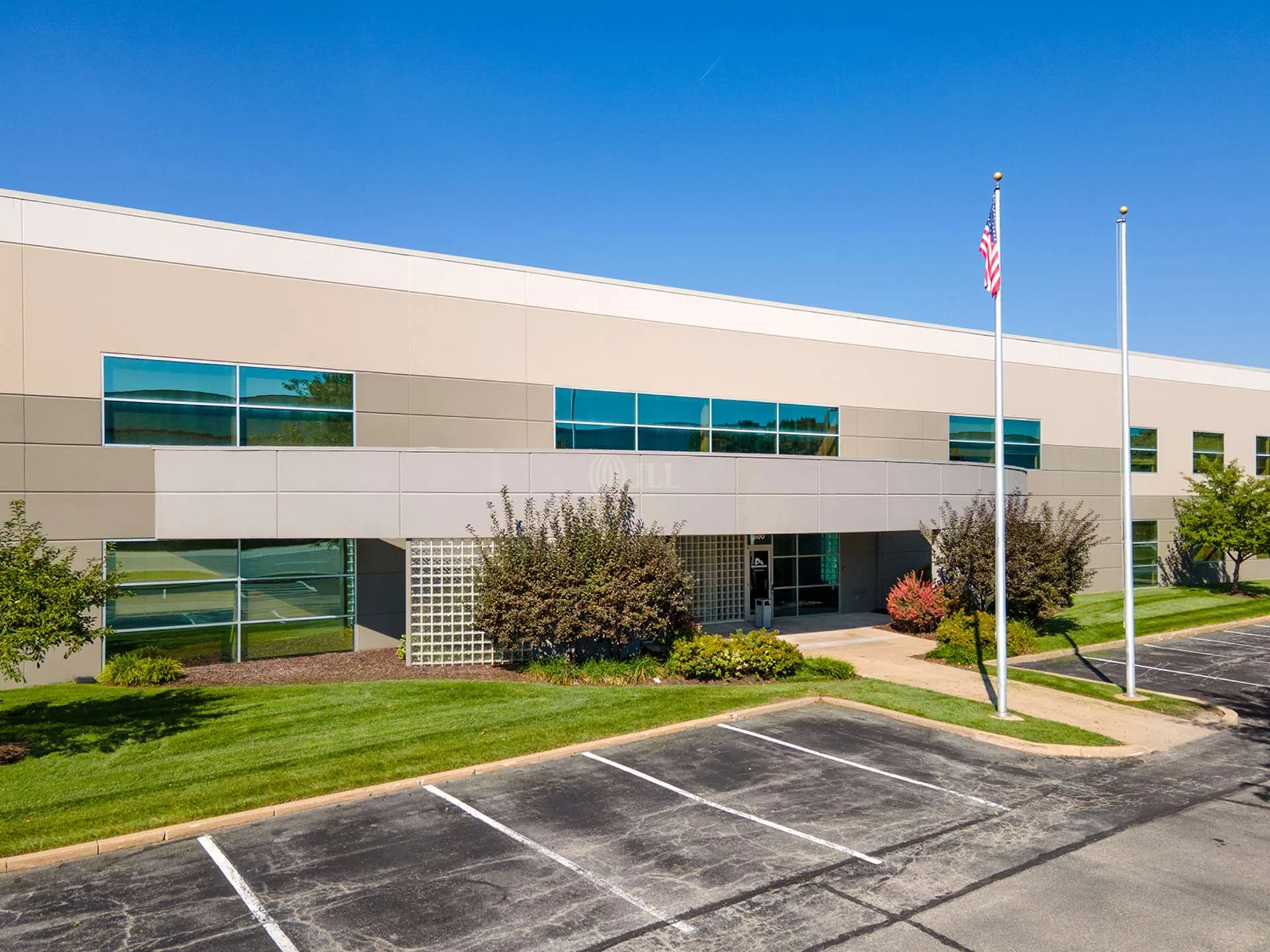 13600 Shoreline Dr — Lease in Earth City, MO, photo 5 of 8