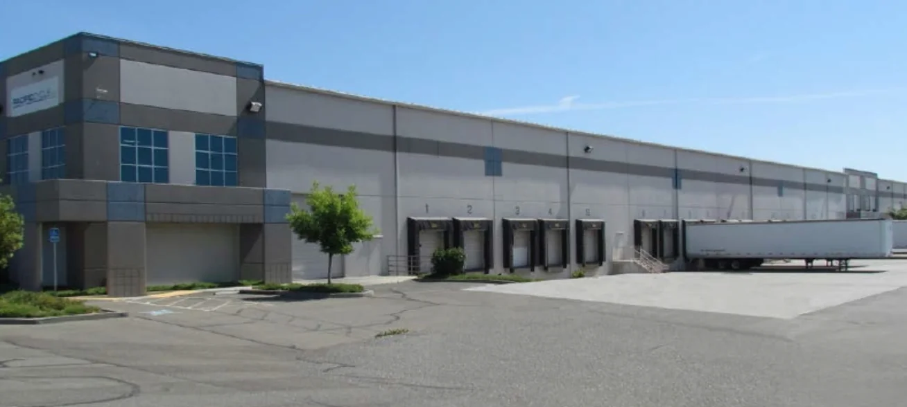 2041 Cessna Dr — Lease in Vacaville, CA, photo 1 of 8