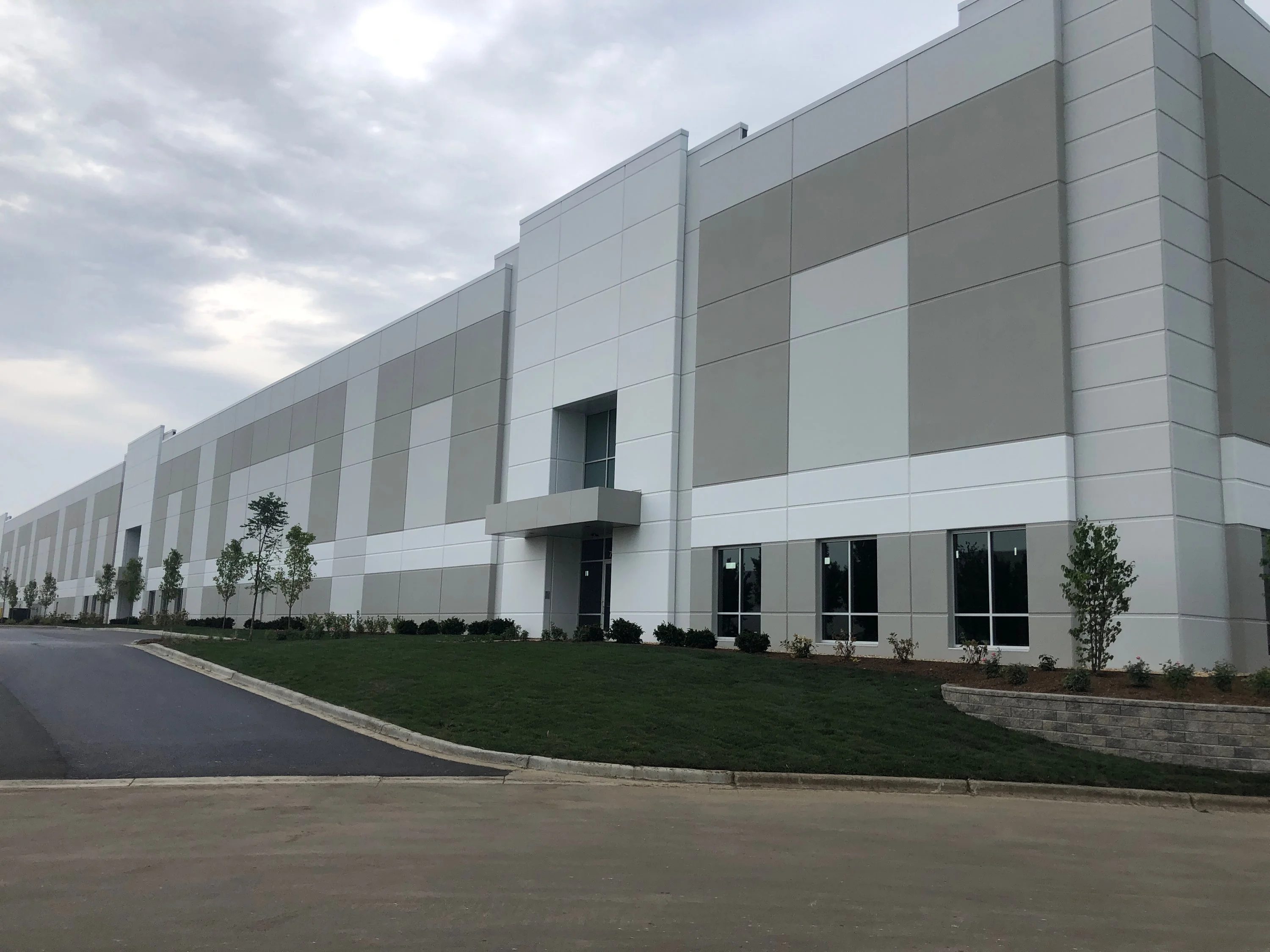 701 Bilter Rd — Lease in Aurora, IL, photo 2 of 8