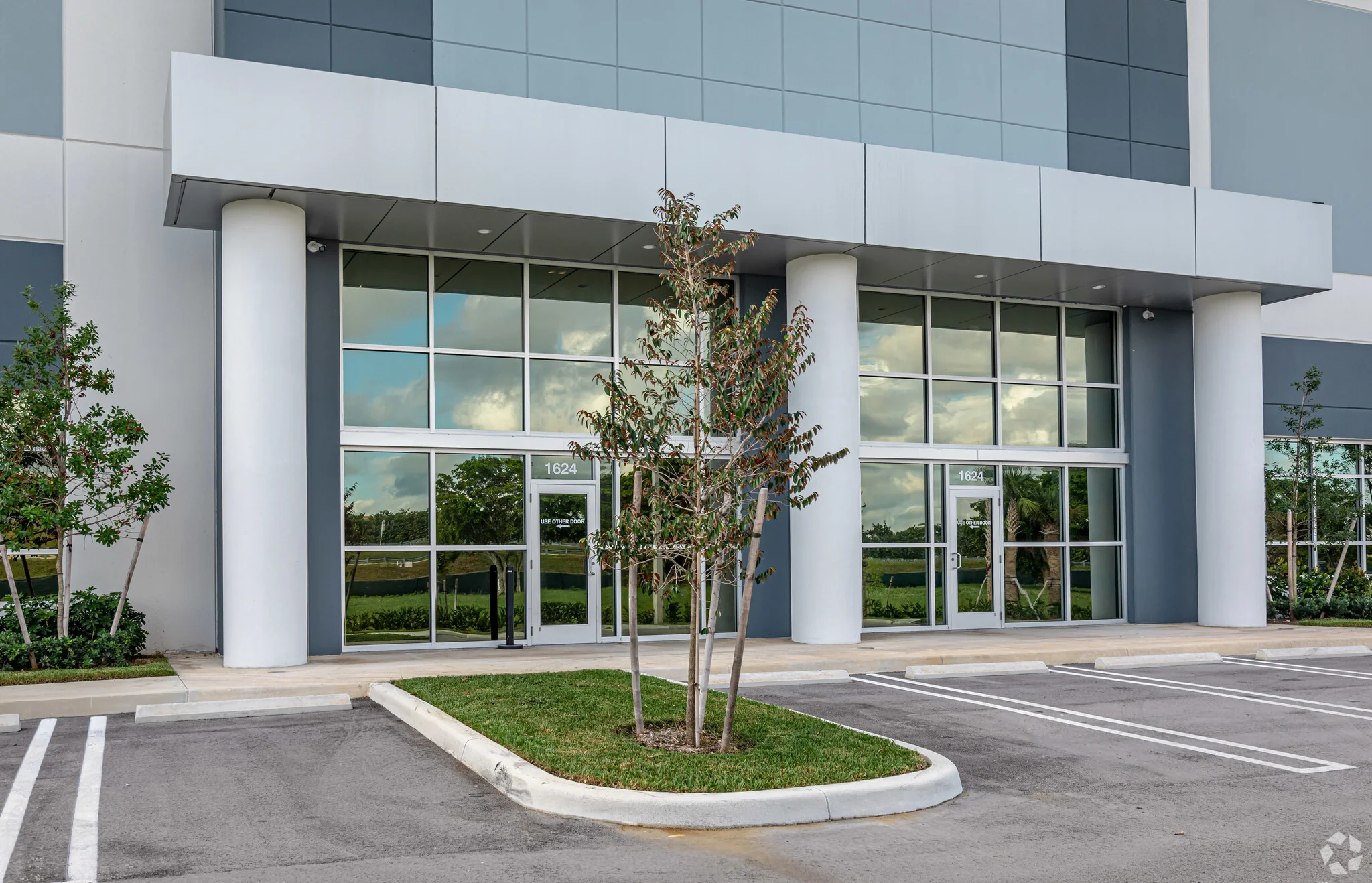 Gateway Commerce Park, Bldg 1 — Lease in Miami Gardens, FL, photo 2 of 8