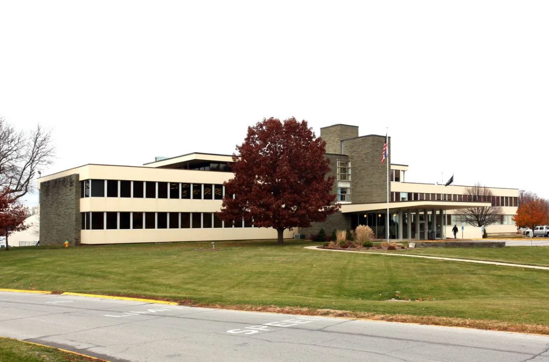 Bell Avenue Business Center — Lease in Des Moines, IA, photo 1 of 8