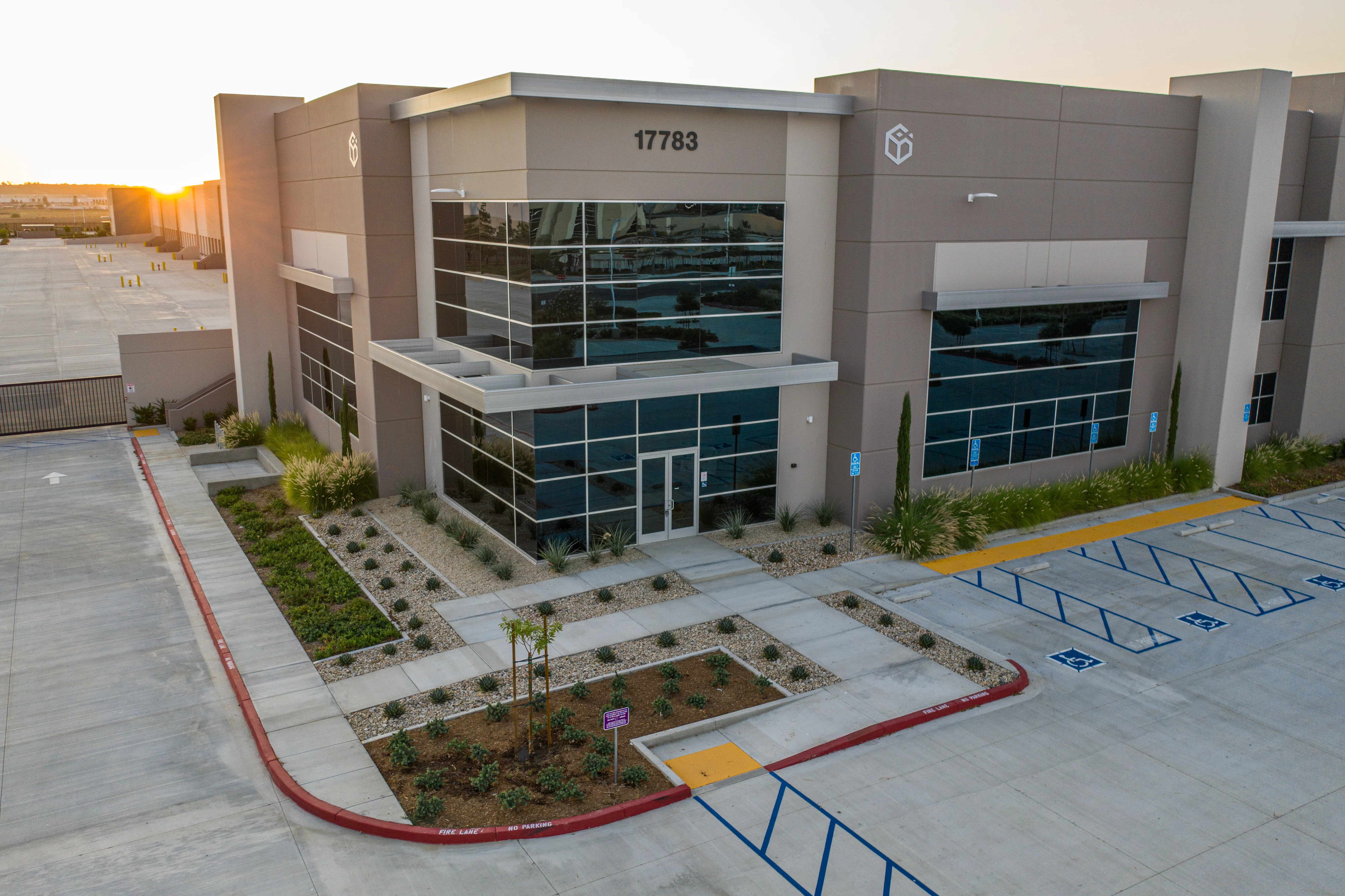 First Nandina Logistics Center — Lease in Moreno Valley, CA, photo 1 of 8