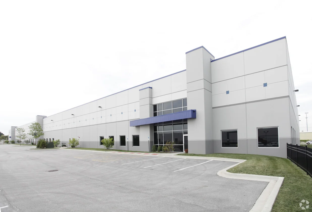 1502 N 25th Avenue, Suite C — Lease in Melrose Park, IL, photo 1 of 4