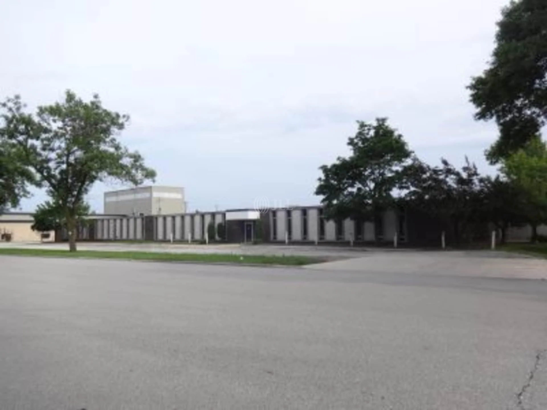 11925 W Carmen Ave — Lease in Milwaukee, WI, photo 2 of 8