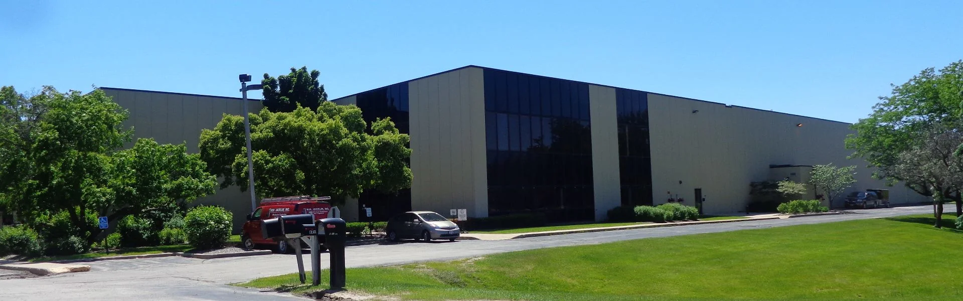 5201-5401 W Donges Bay Rd — Lease in Mequon, WI, photo 4 of 4