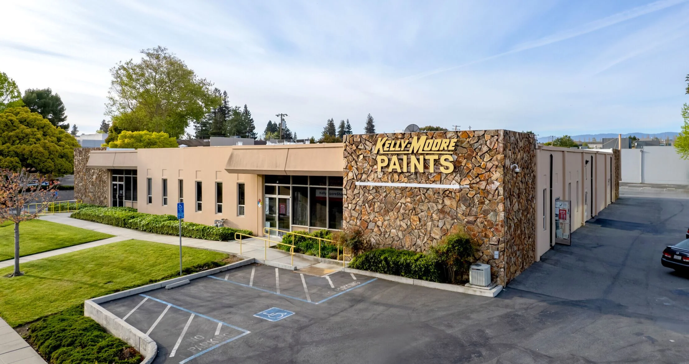 411-415 Fairchild Dr — Lease in Mountain View, CA, photo 1 of 4
