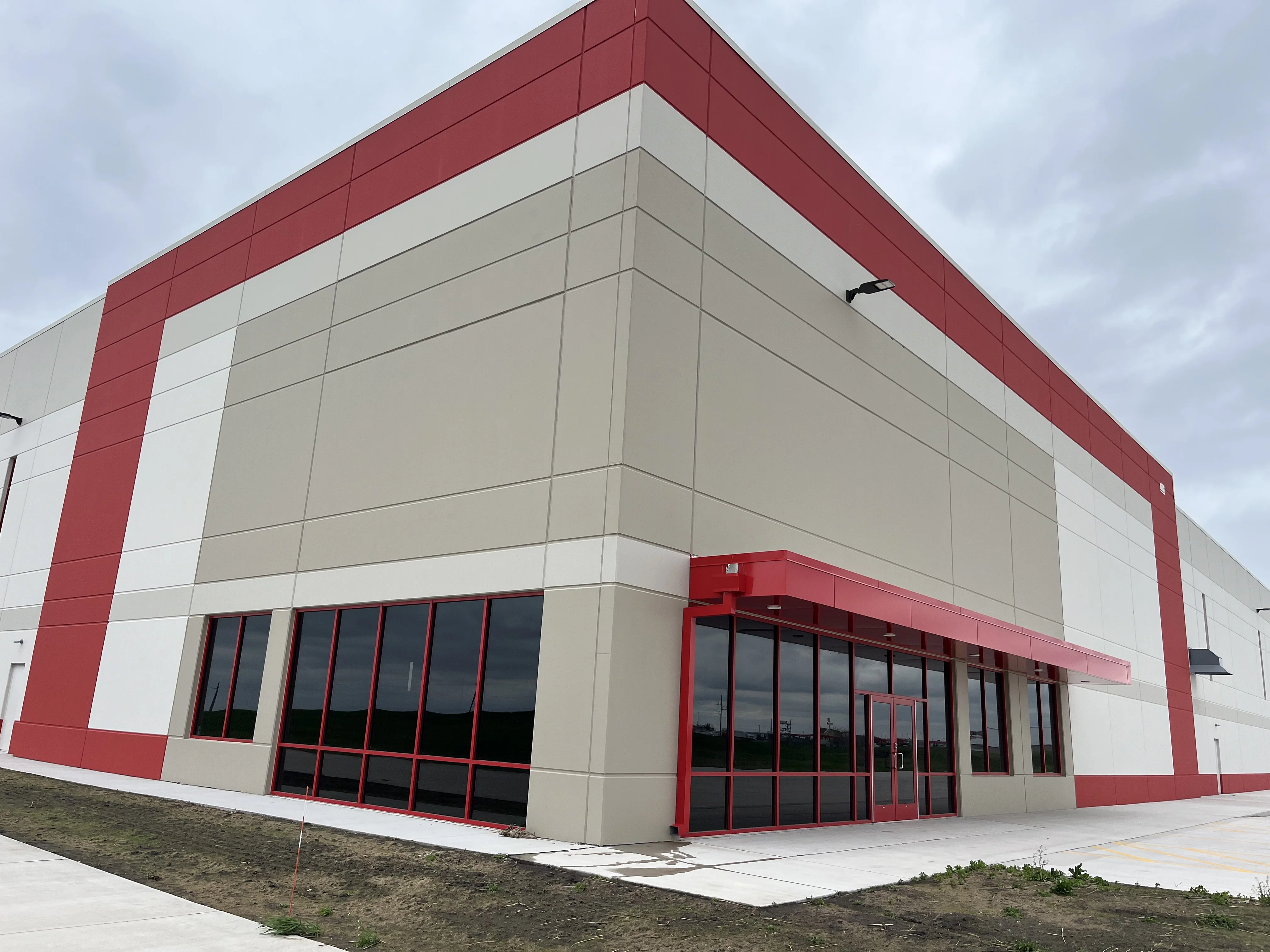 510 Sterling Drive — Lease in Walcott, IA, photo 2 of 8