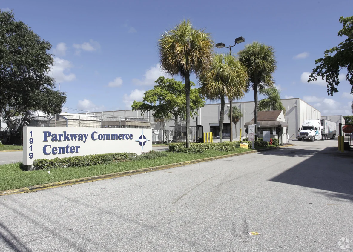 Seagis Parkway Commerce Center, Building 6 — Lease in Fort Lauderdale, FL, photo 1 of 4