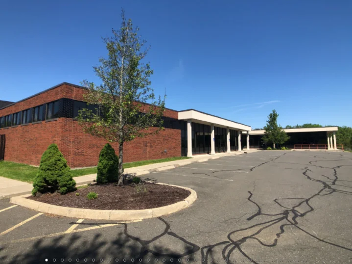 43 Old Ridgebury Rd — Lease in Danbury, CT, photo 1 of 5