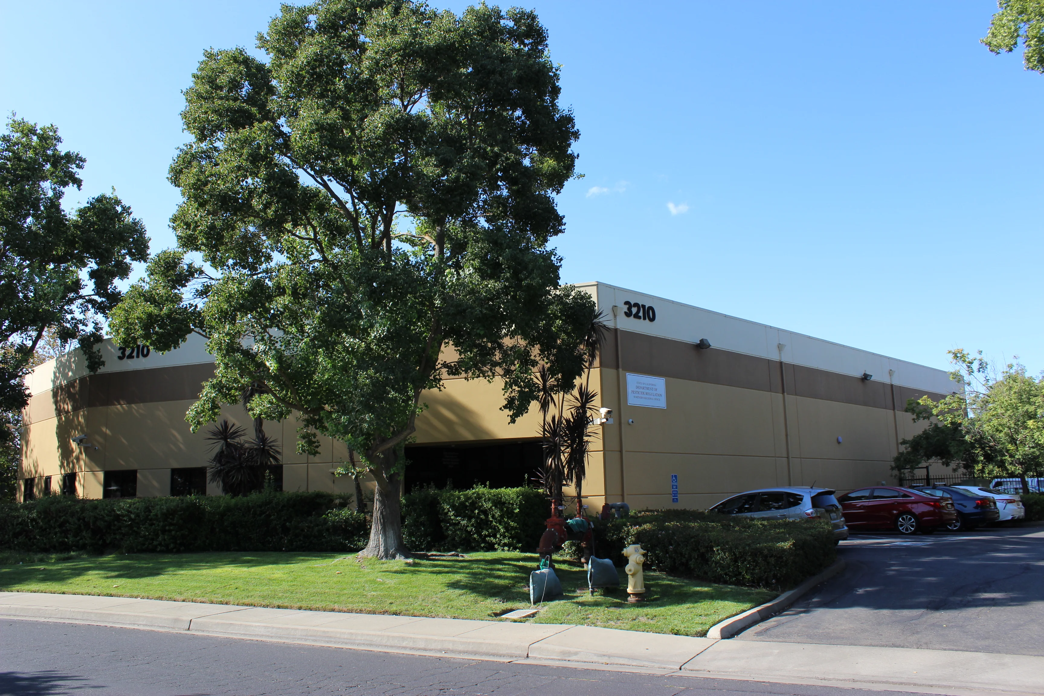 3210 Beacon Blvd — Lease in West Sacramento, CA, photo 1 of 8