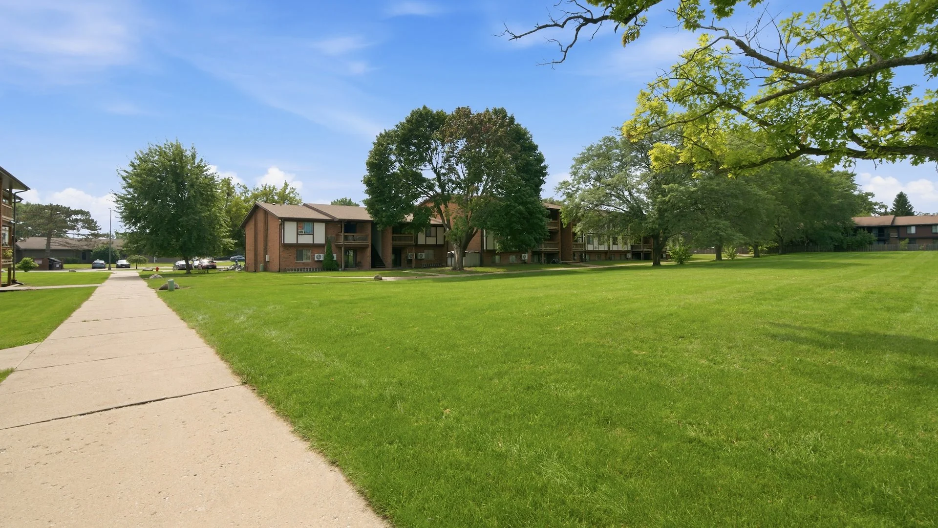 Garden Quarter Apartments — Sale in Mchenry, IL, photo 1 of 2