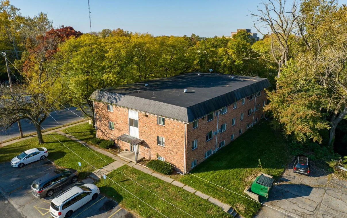 Arlington Arms Apartments — Sale in Toledo, OH, photo 1 of 5
