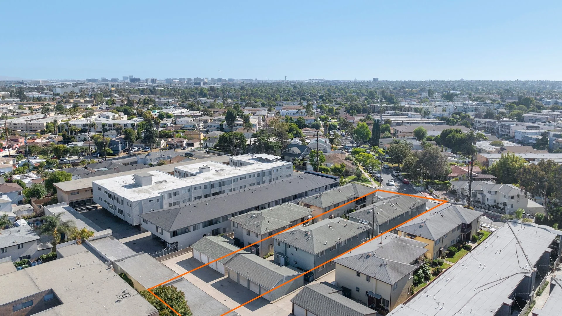 934 W Beach Ave — Sale in Inglewood, CA, photo 2 of 8