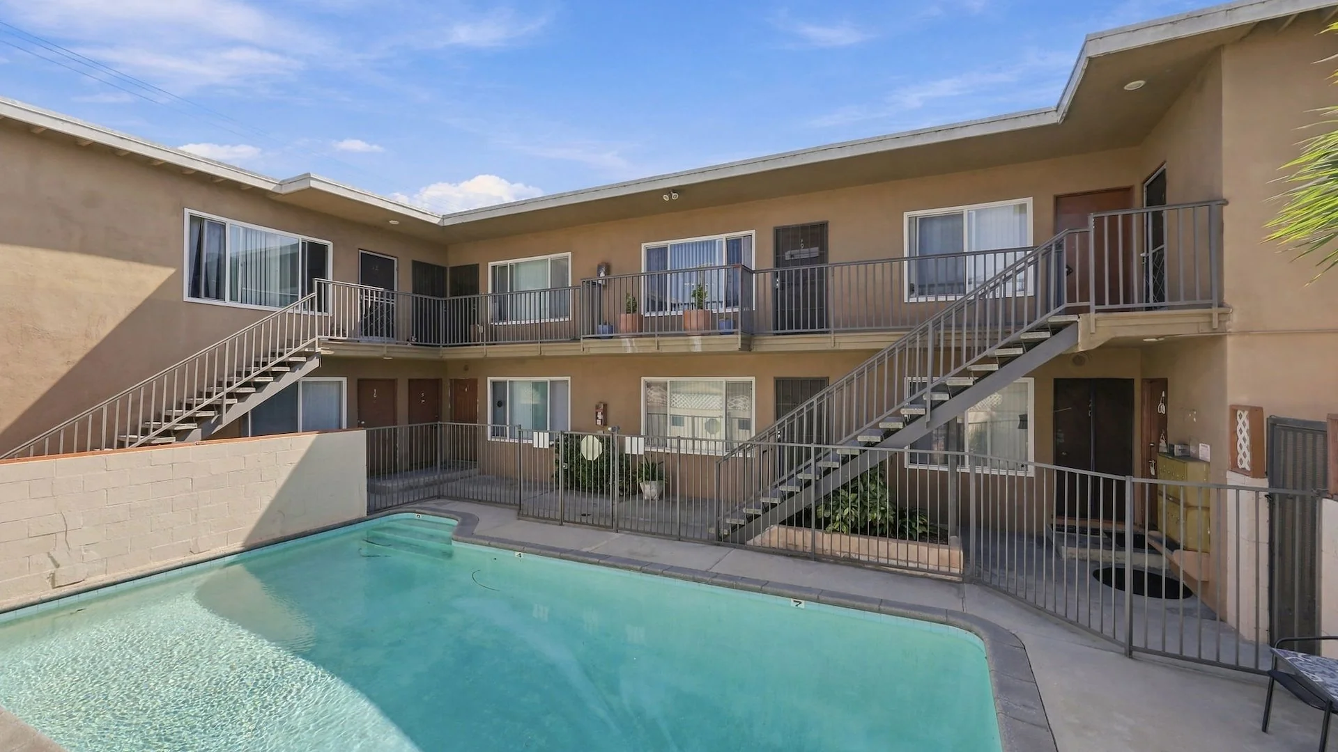 2540 S Barrington Ave — Sale in Los Angeles, CA, photo 1 of 2