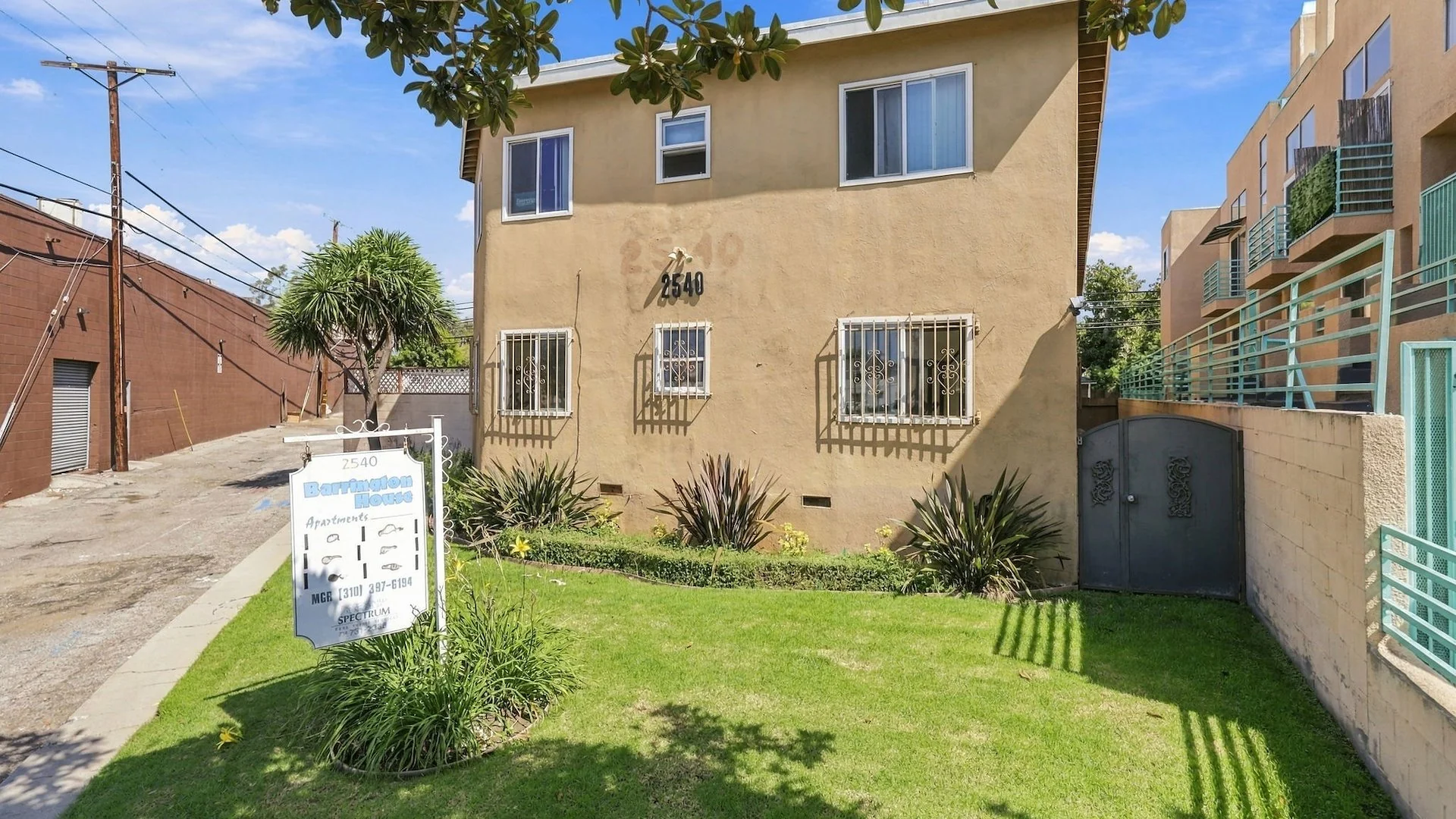2540 S Barrington Ave — Sale in Los Angeles, CA, photo 2 of 2