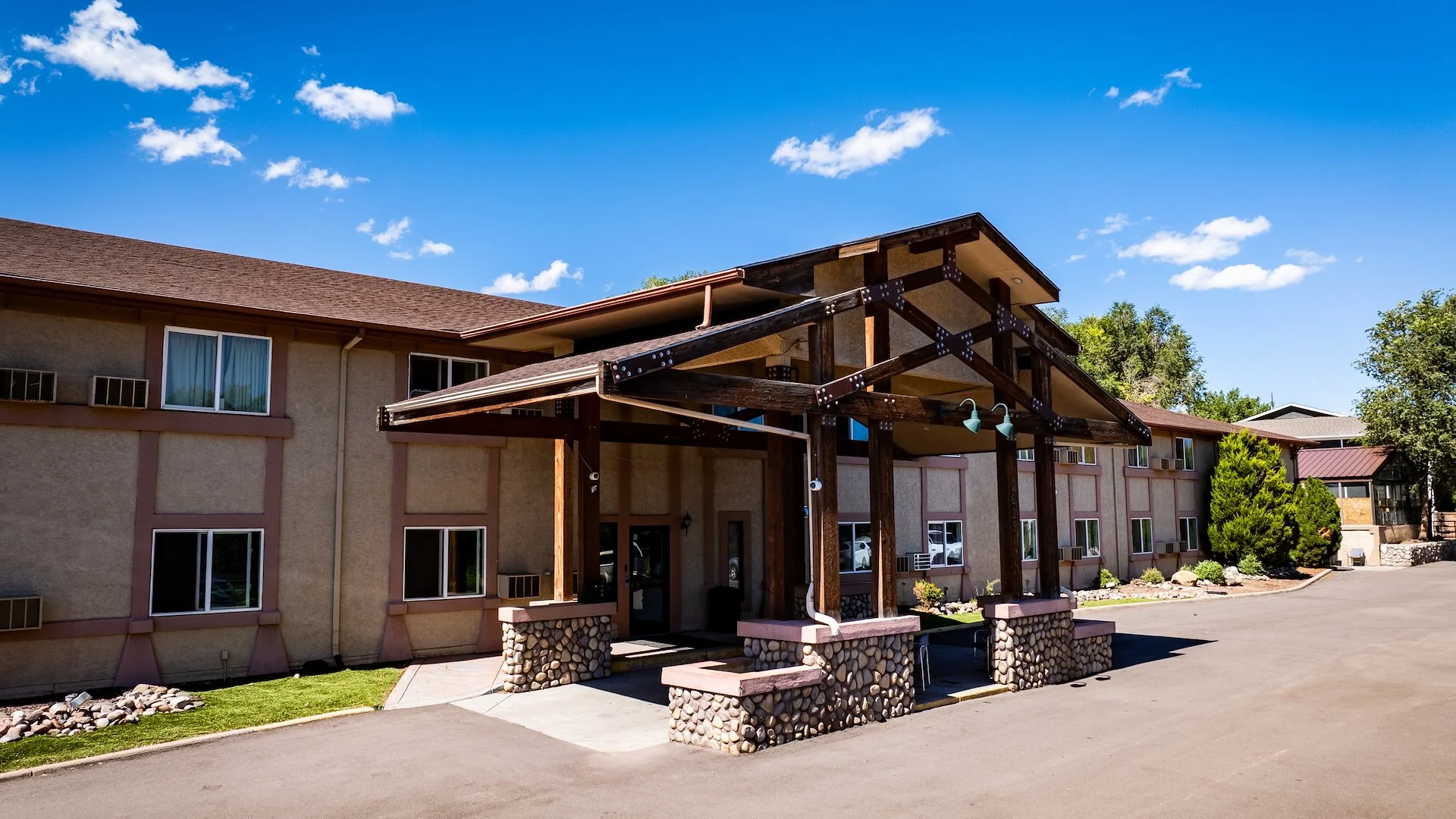 Parker Place Apartments — Sale in Colorado Springs, CO, photo 1 of 2