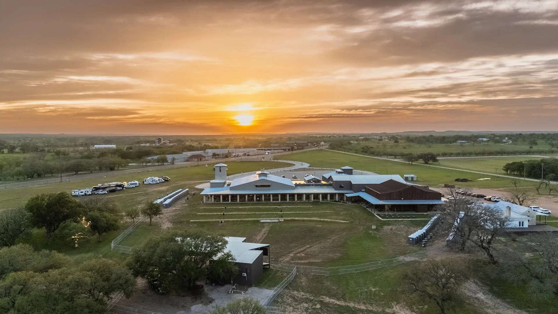 Arch Ray Resort — Sale in Fredericksburg, TX, photo 5 of 6