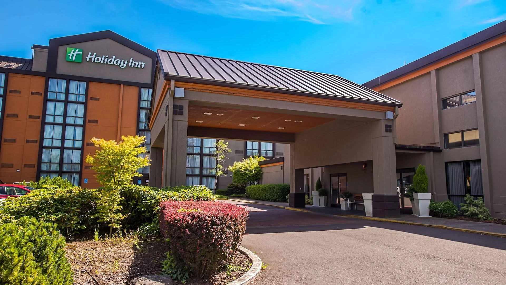 Holiday Inn Portland I-5 South Wilsonville — Sale in Wilsonville, OR, photo 1 of 5