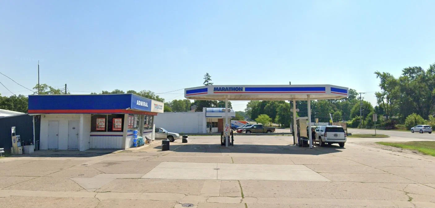 Admiral Petroleum | 1701 Oak St - Niles, MI — Sale in Niles, MI, photo 1 of 2