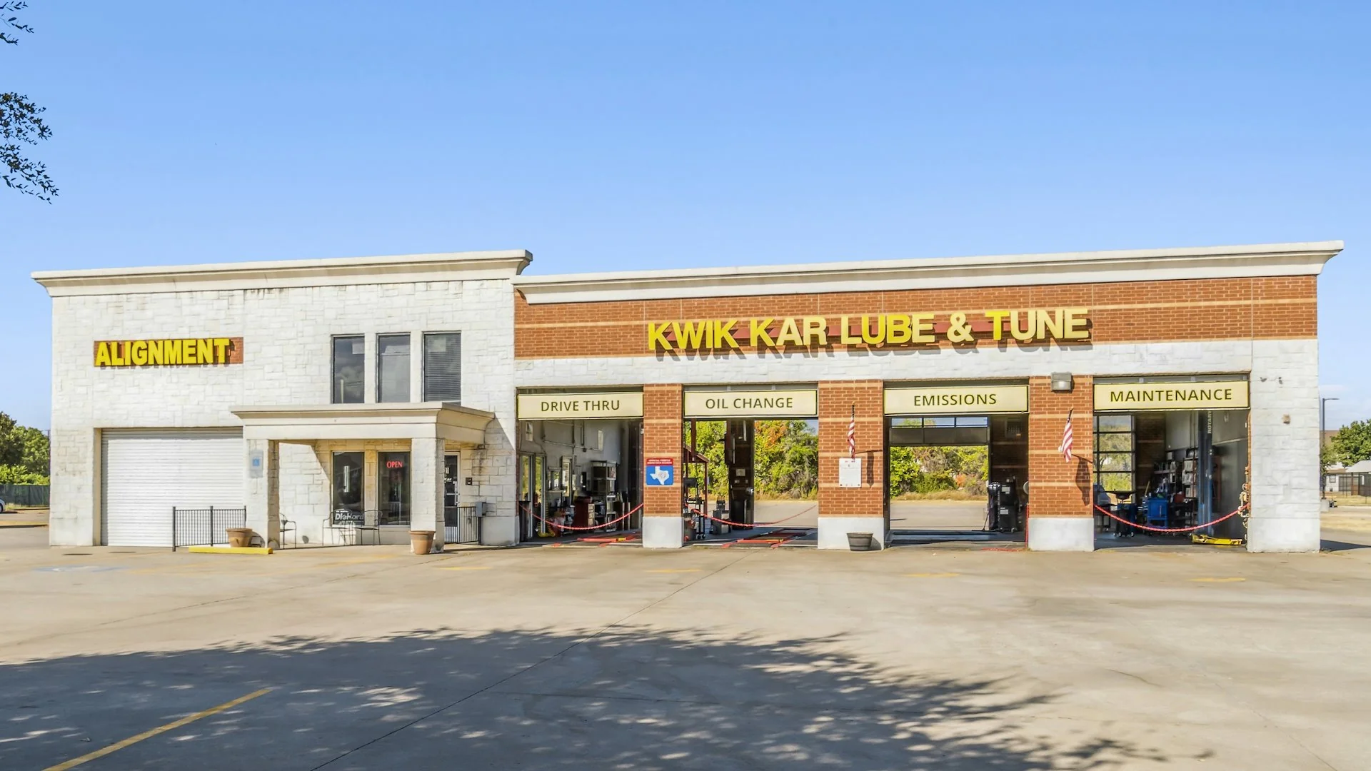 Kwik Kar | 15+ Yr Abs NNN | 100% Bonus Depreciation — Sale in Plano, TX, photo 1 of 5