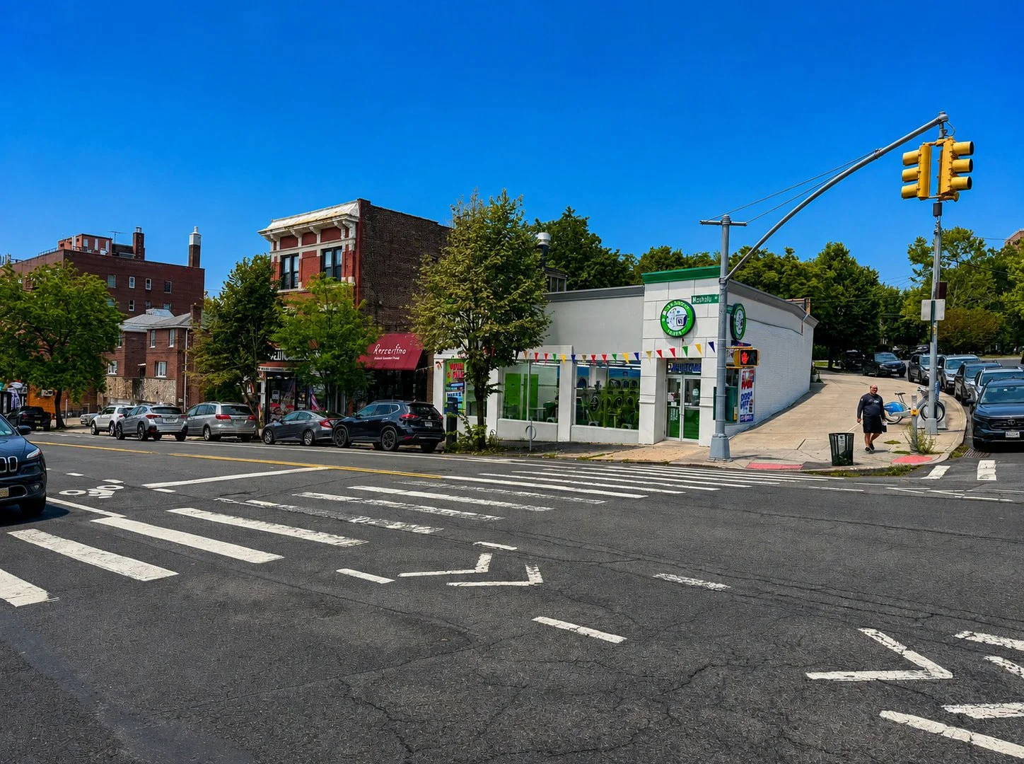 Riverdale Retail Strip - 100% Occupied Corner Retail — Sale in Bronx, NY, photo 1 of 3