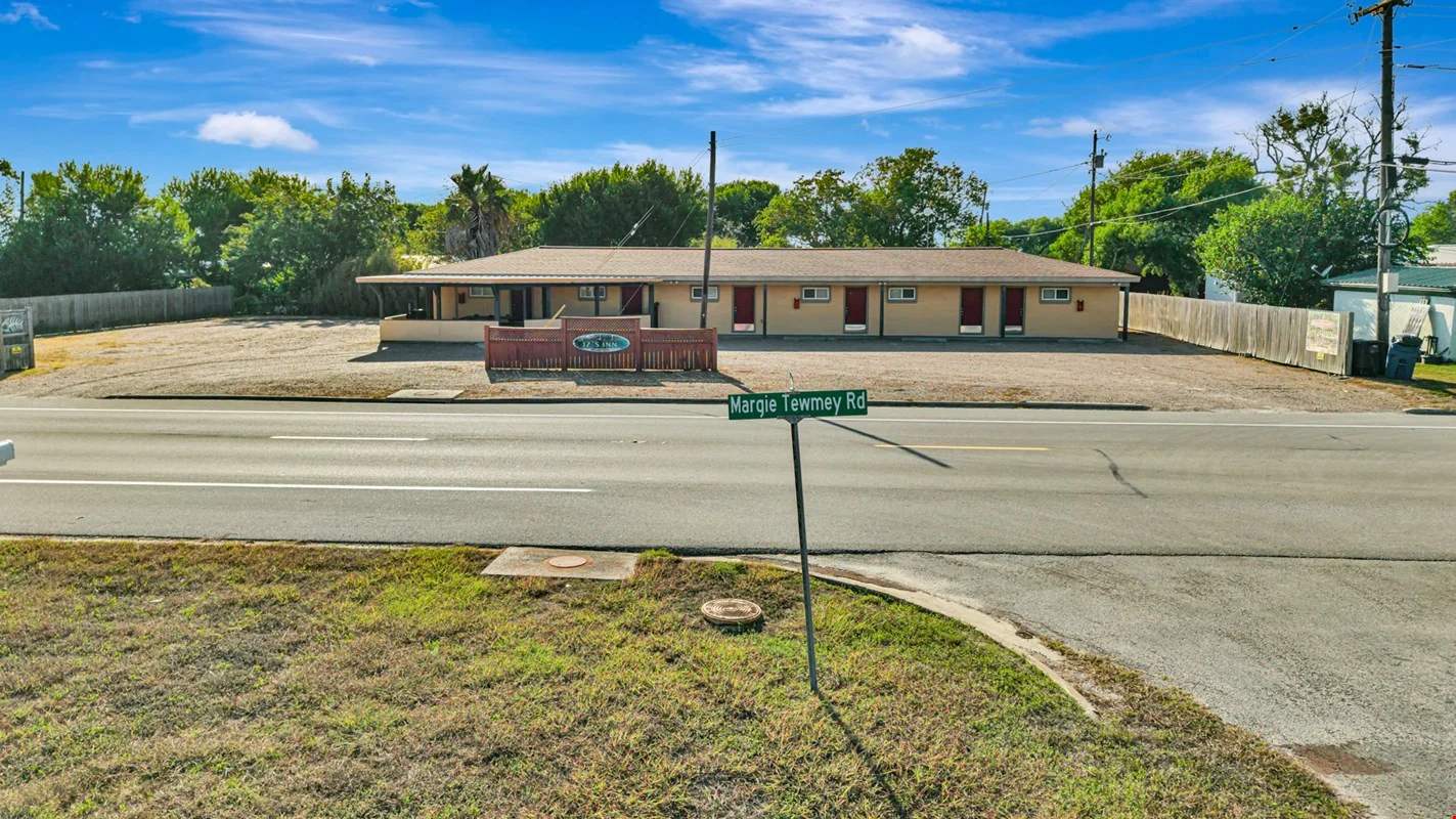 Magnolia Beach Motel — Sale in Port Lavaca, TX, photo 2 of 8