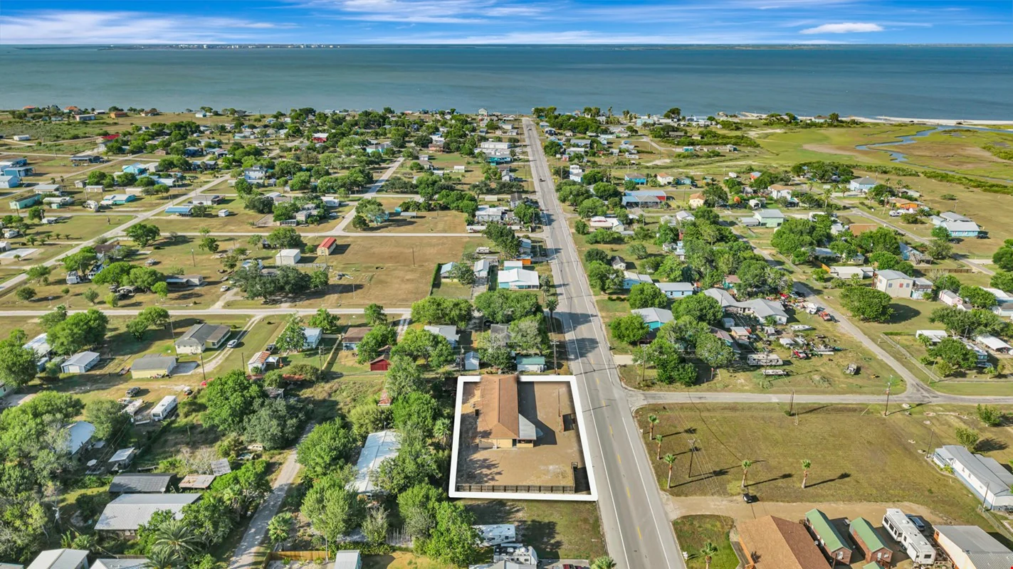 Magnolia Beach Motel — Sale in Port Lavaca, TX, photo 3 of 8